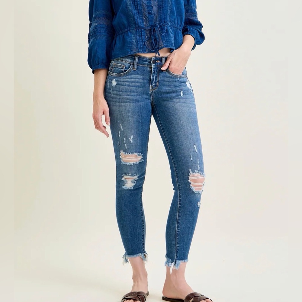 Judy Blue Distressed Straight leg Jeans in Medium Blue